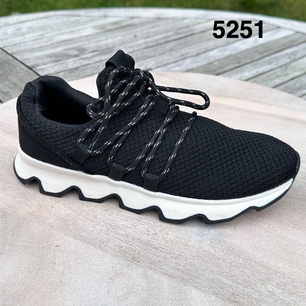 Womens Size 9 Black Slip On Cushionaire Zyler Sneakers Memory Foam Comfort Shoes